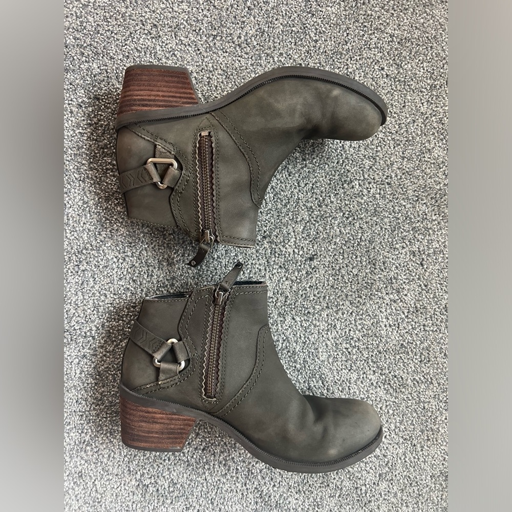 Teva Olive Green Leather Foxy Ankle Boot Size 7